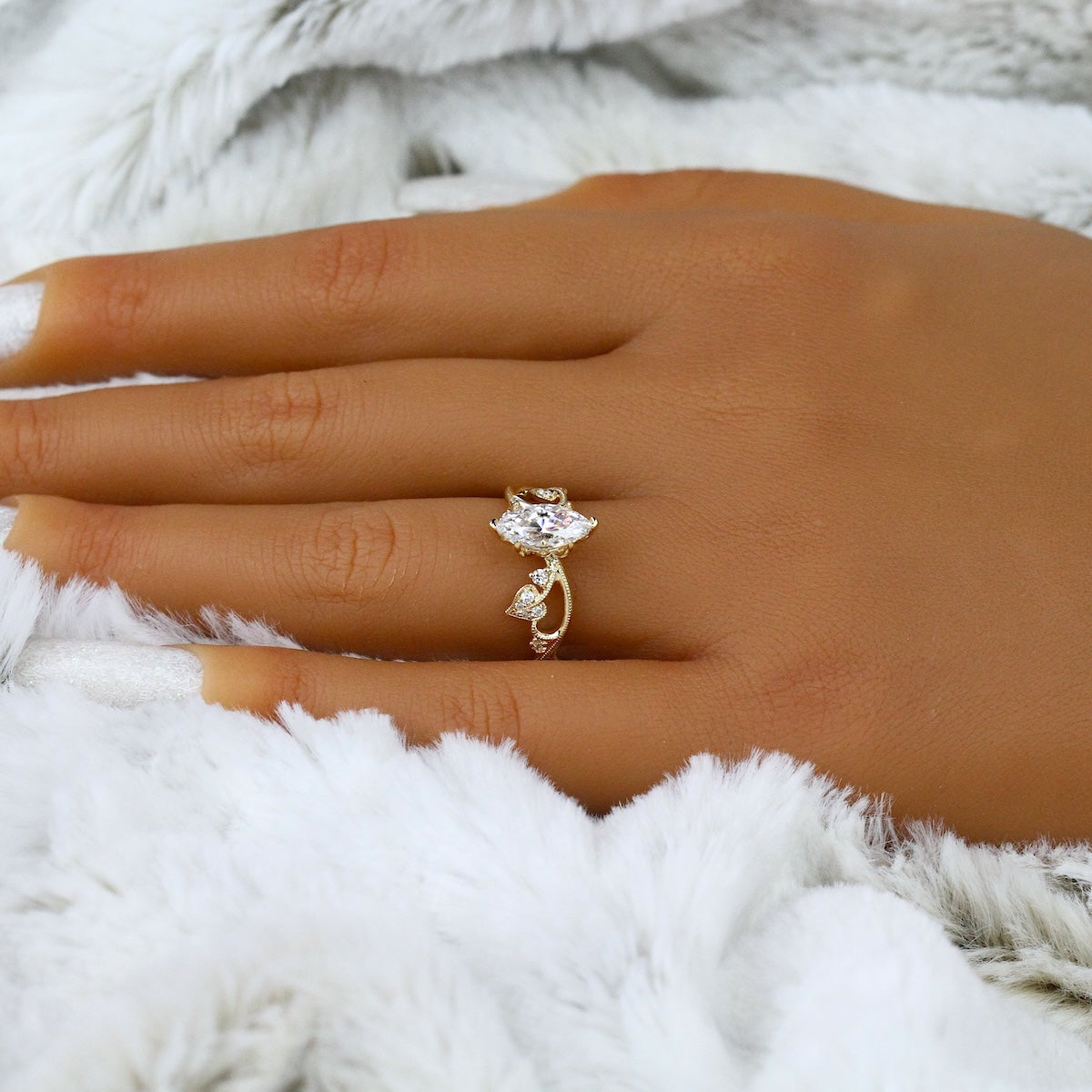 Vintage Leaf Stlye Engagement Ring