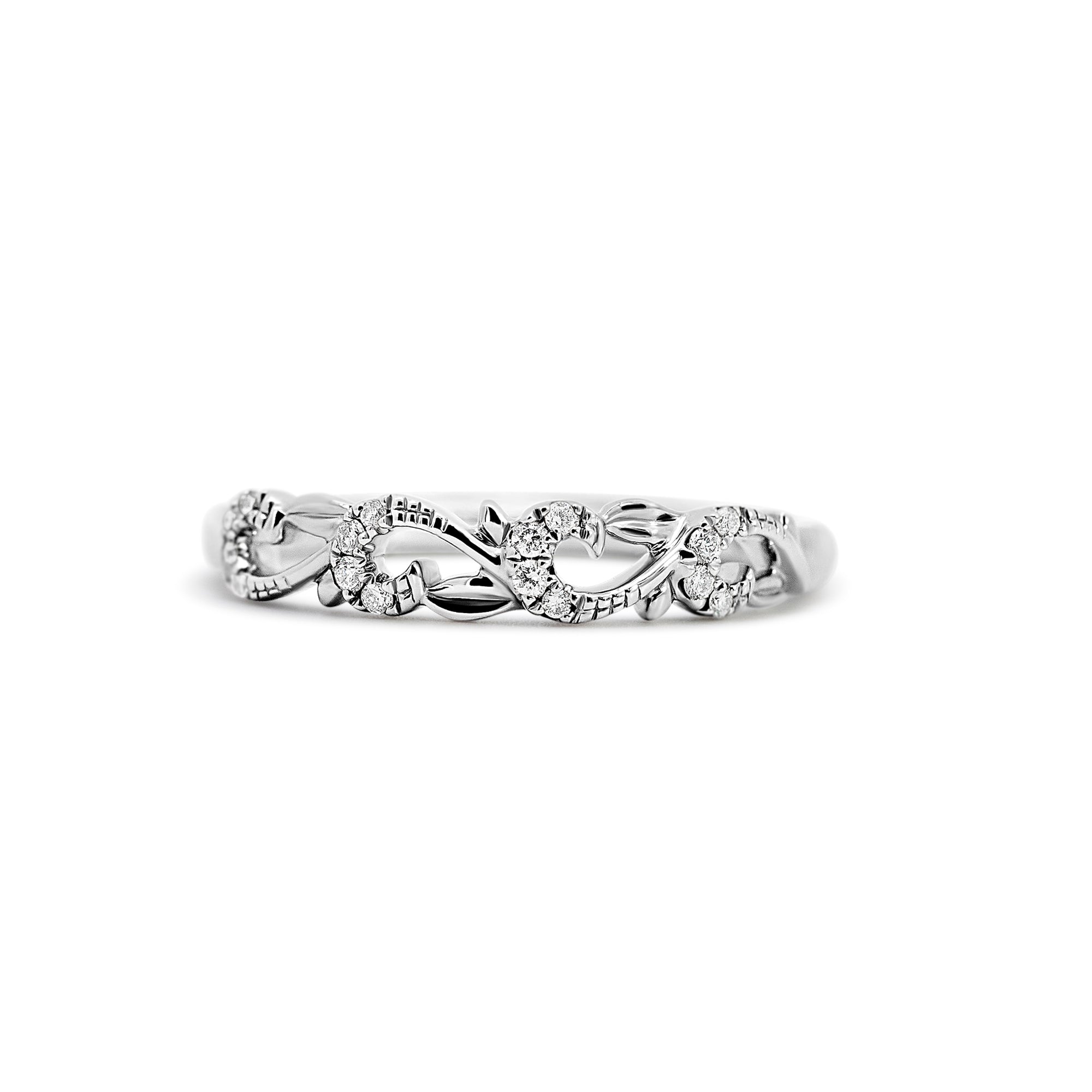 18K White Gold Vintage Filigree Wedding Band | 0.06ct