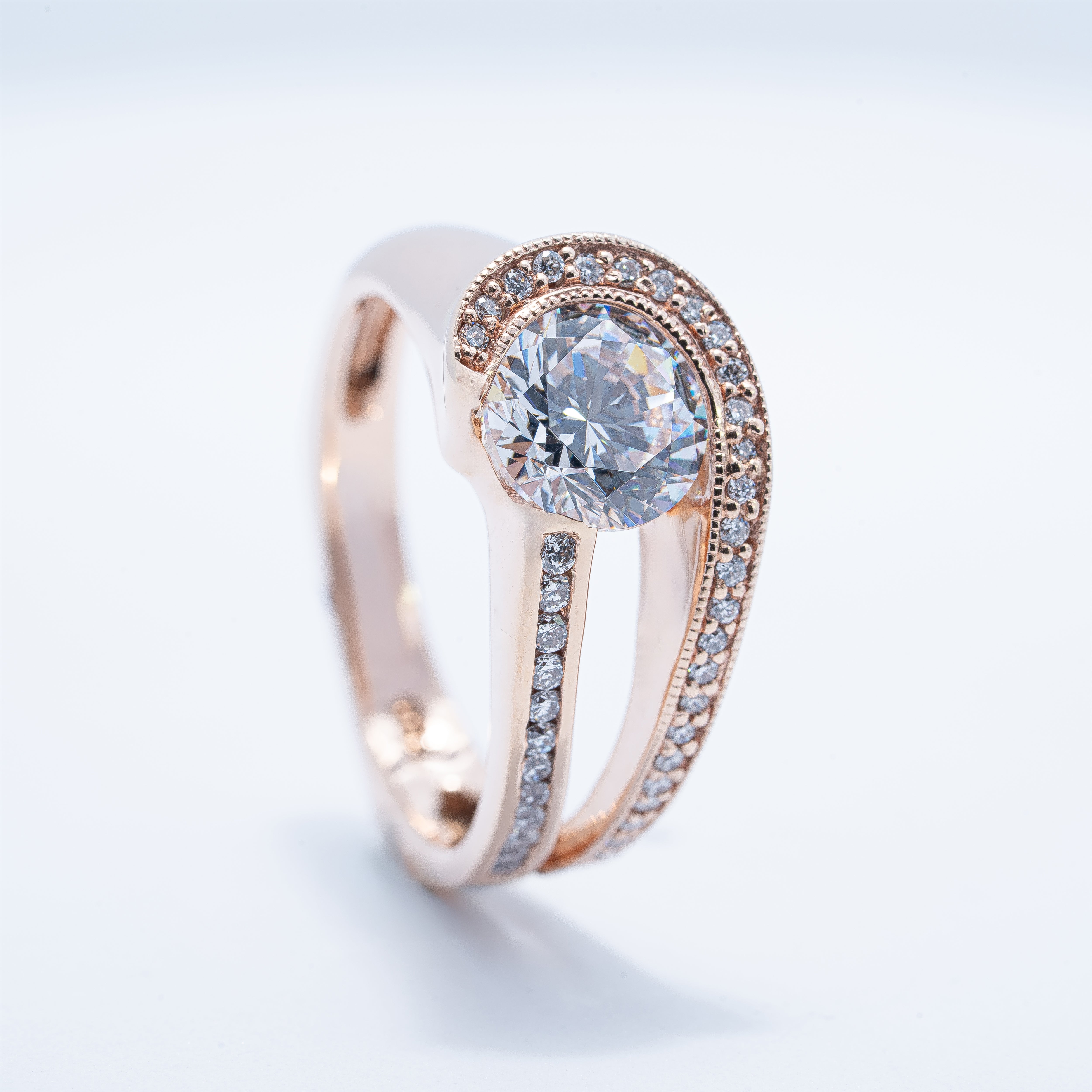 Modern Luxurious Gold Engagement Ring