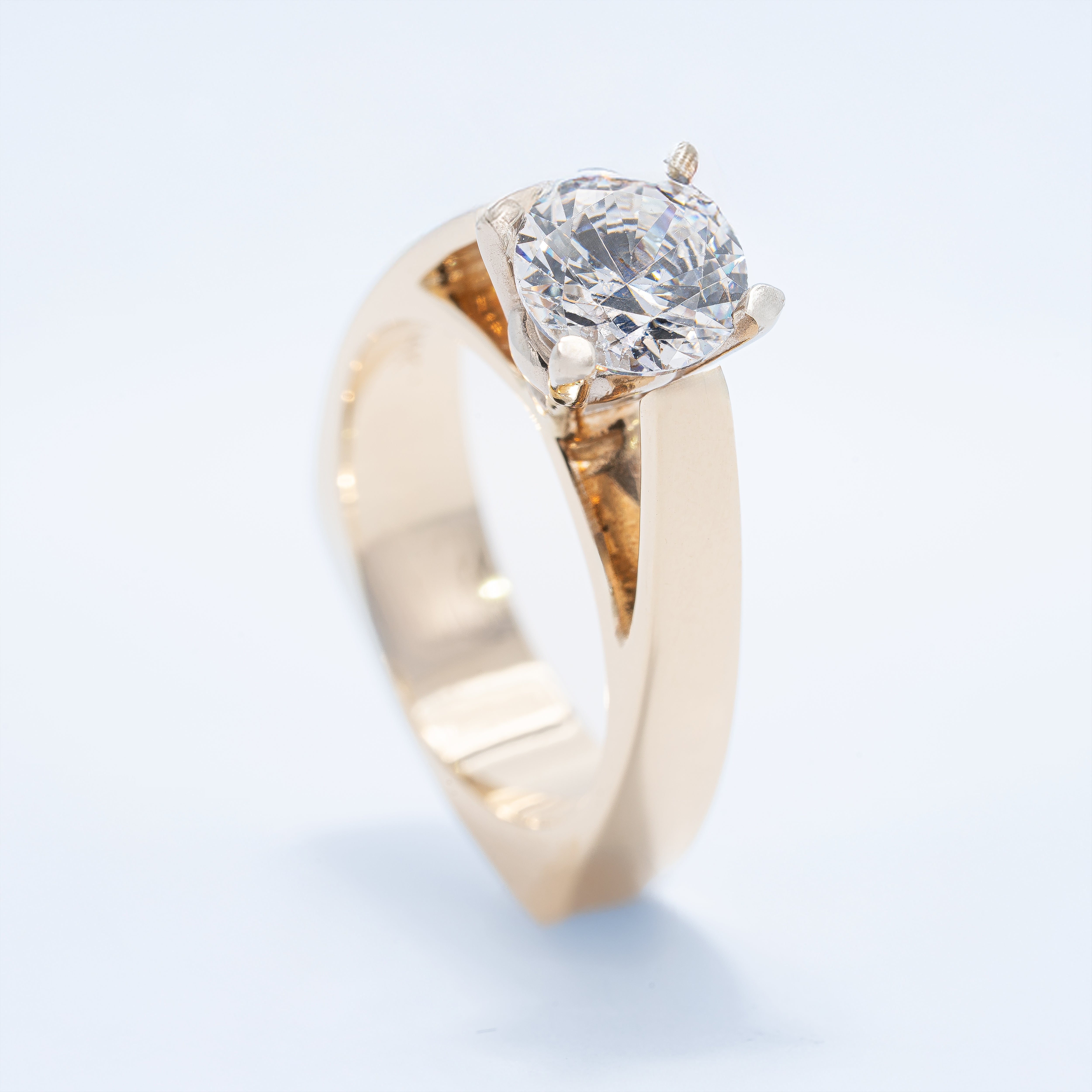 Modern Sophisticated Cathedral Solitare Engagement Ring
