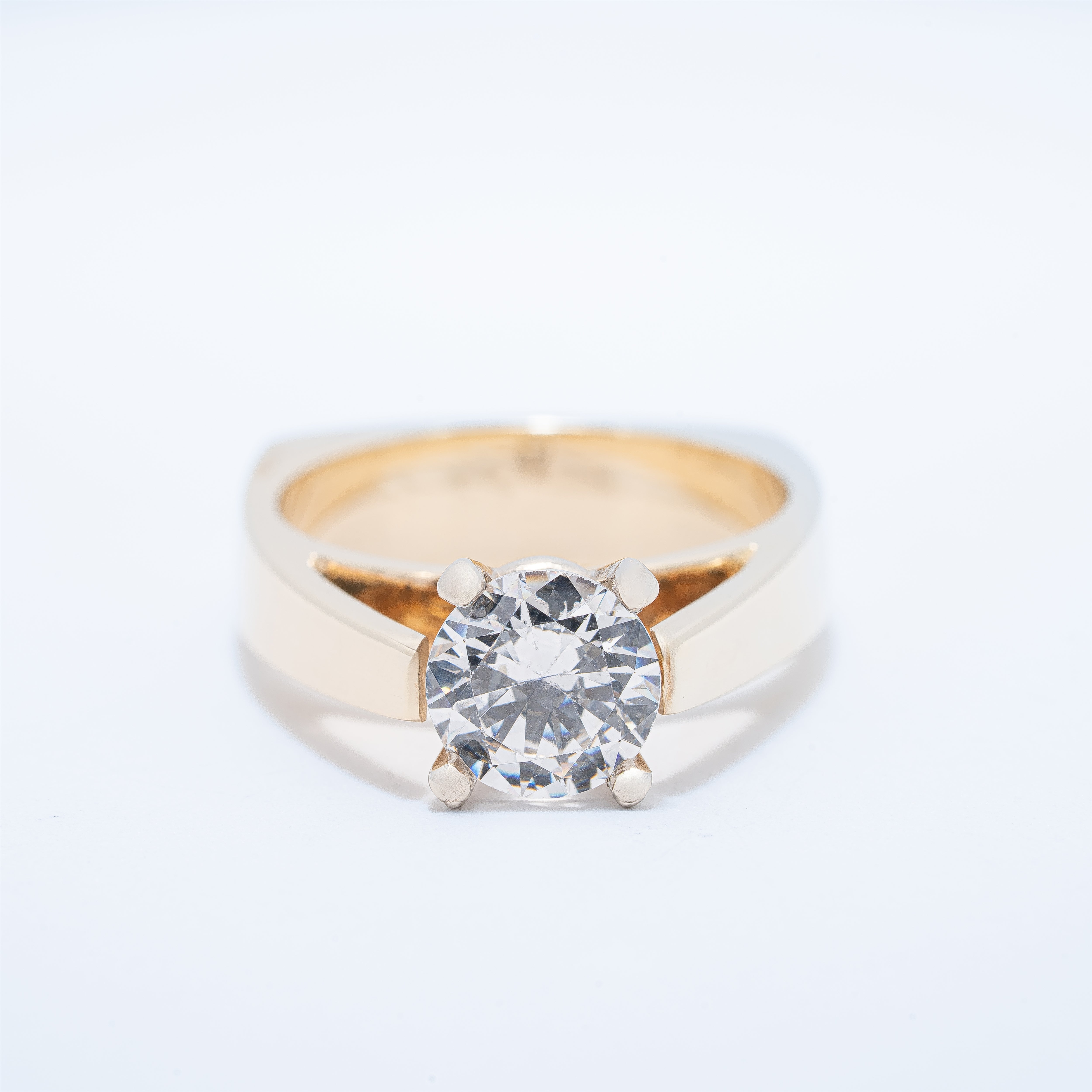 Modern Sophisticated Cathedral Solitare Engagement Ring